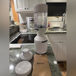 Brand new beast b10 hydration blender